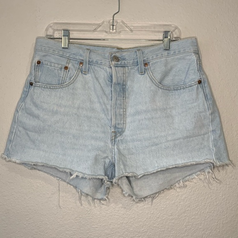 Levi’s 501 button fly cotton denim raw hem shorts high rise 32